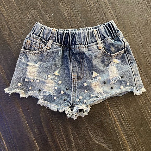 Lola + The Boys Other - Lola and the boys ROCKSTAR STUDDED DENIM SHORTS size 6